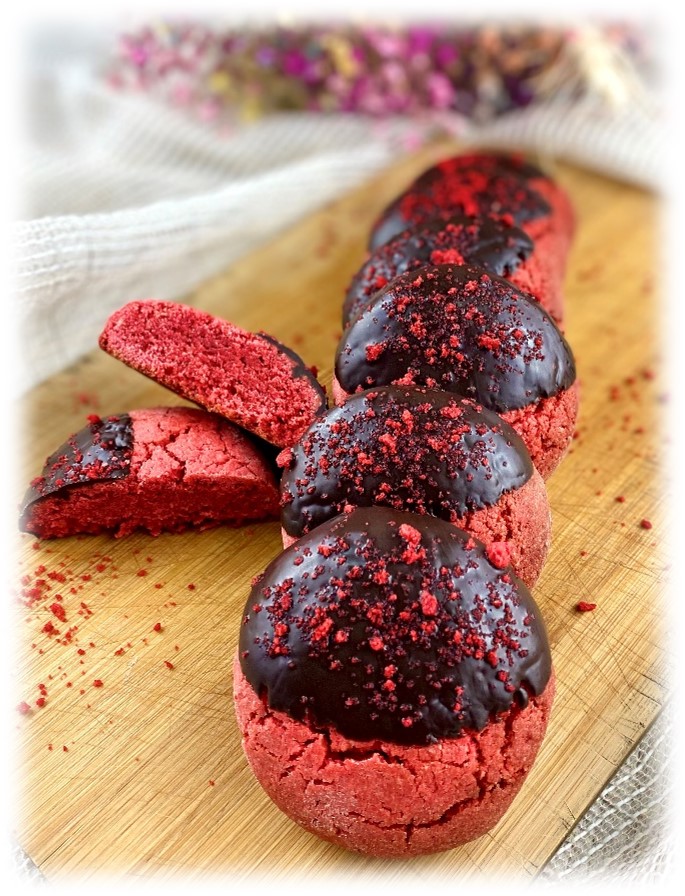 Печенье Красный Бархат в темной глазури Печенье Красный Бархат в темной глазури