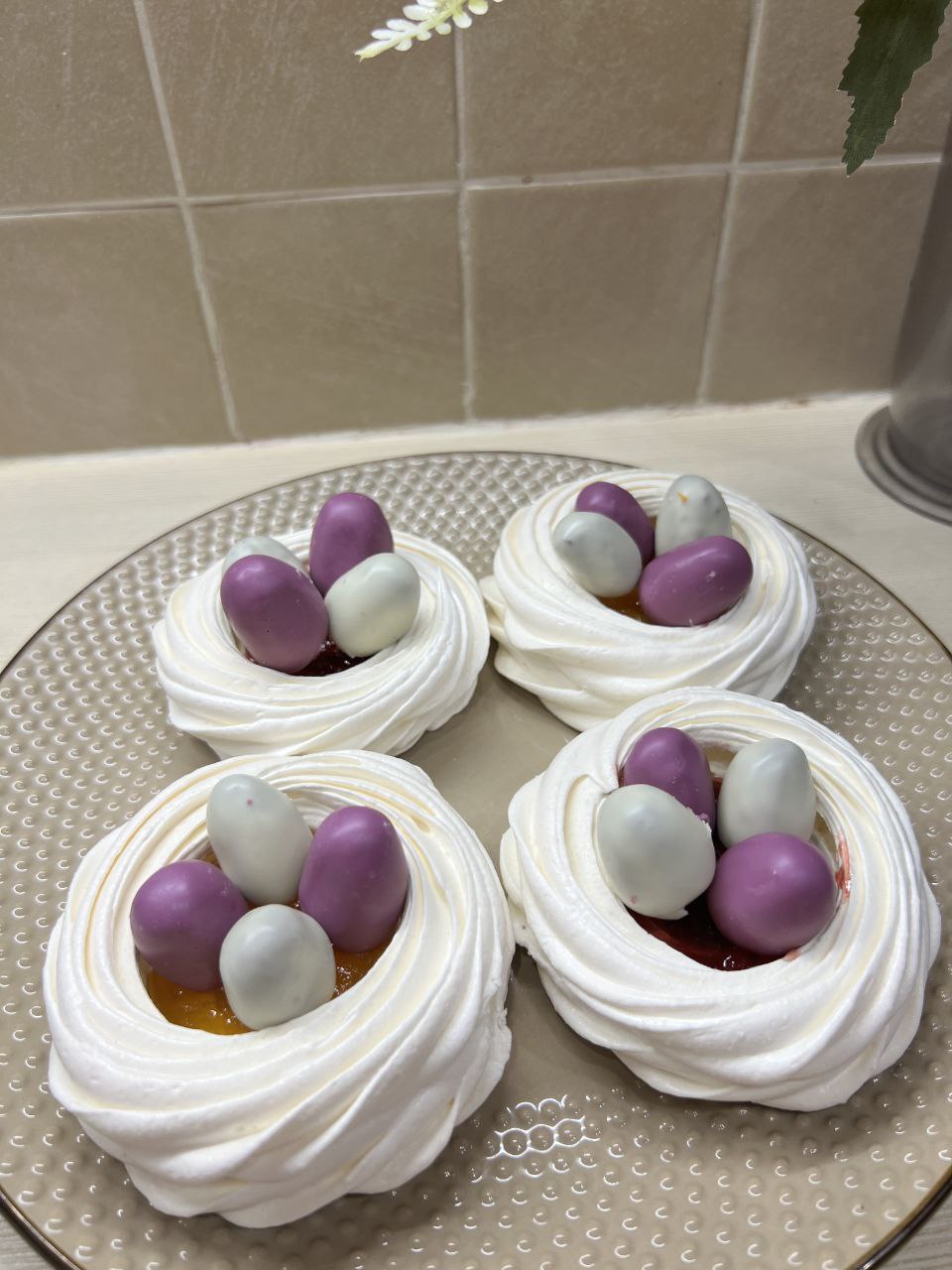 ПАСХАЛЬНИЕ ЯЙЦА В МЕРЕНГЕ ПАСХАЛЬНИЕ ЯЙЦА В МЕРЕНГЕ