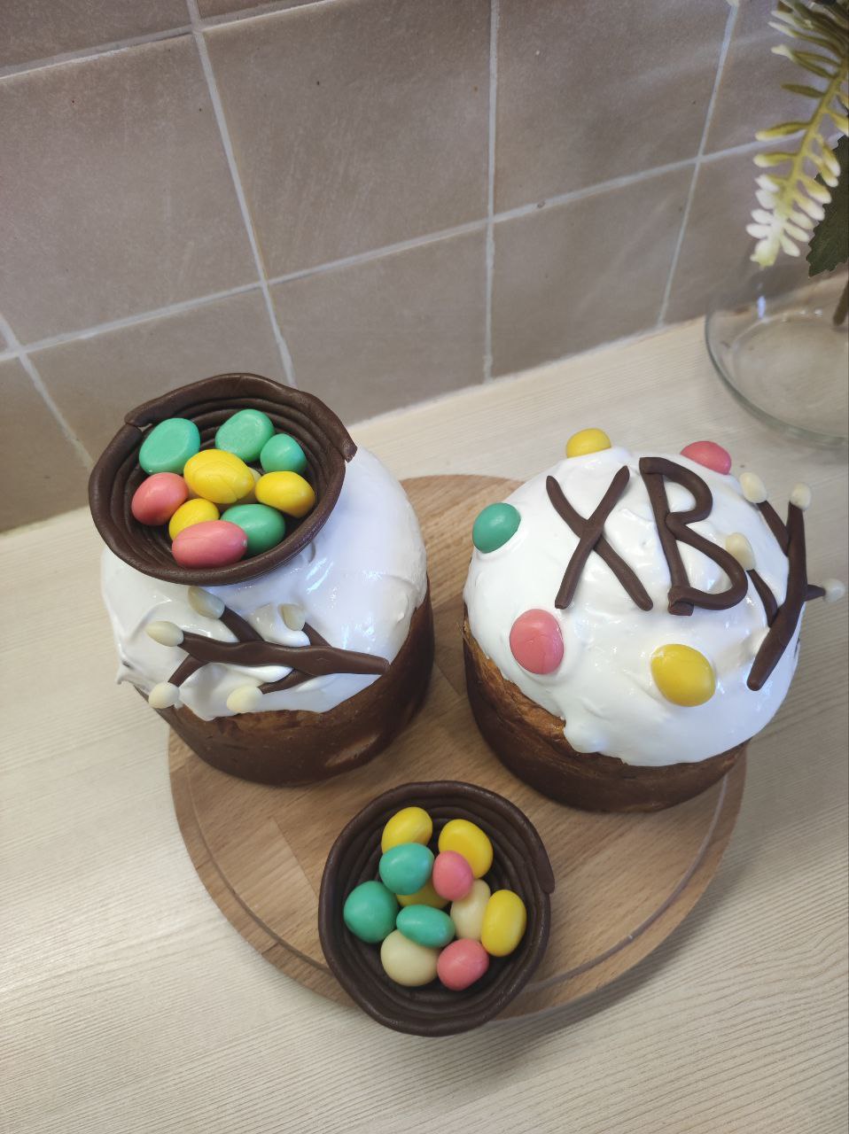 ДЕКОР ИЗ ПЛАСТИЧНОГО ШОКОЛАДА ДЕКОР ИЗ ПЛАСТИЧНОГО ШОКОЛАДА