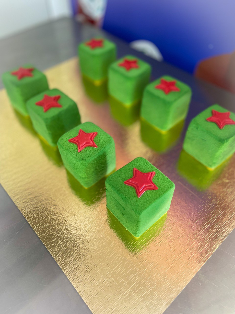 Муссовое пирожное медовик Муссовое пирожное медовик