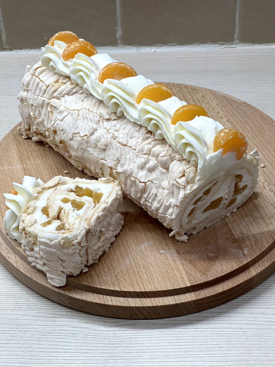 Меренговый рулет с мандариновым конфитюром Меренговый рулет с мандариновым конфитюром