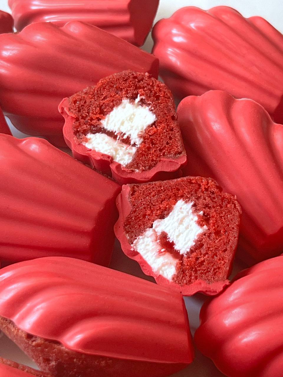 Мадлен Красный бархат со сливочной начинкой Мадлен Красный бархат со сливочной начинкой